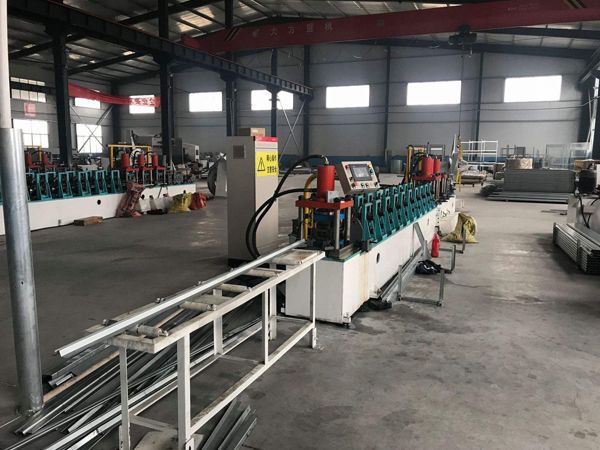 層疊式蛋雞養(yǎng)殖設備車間